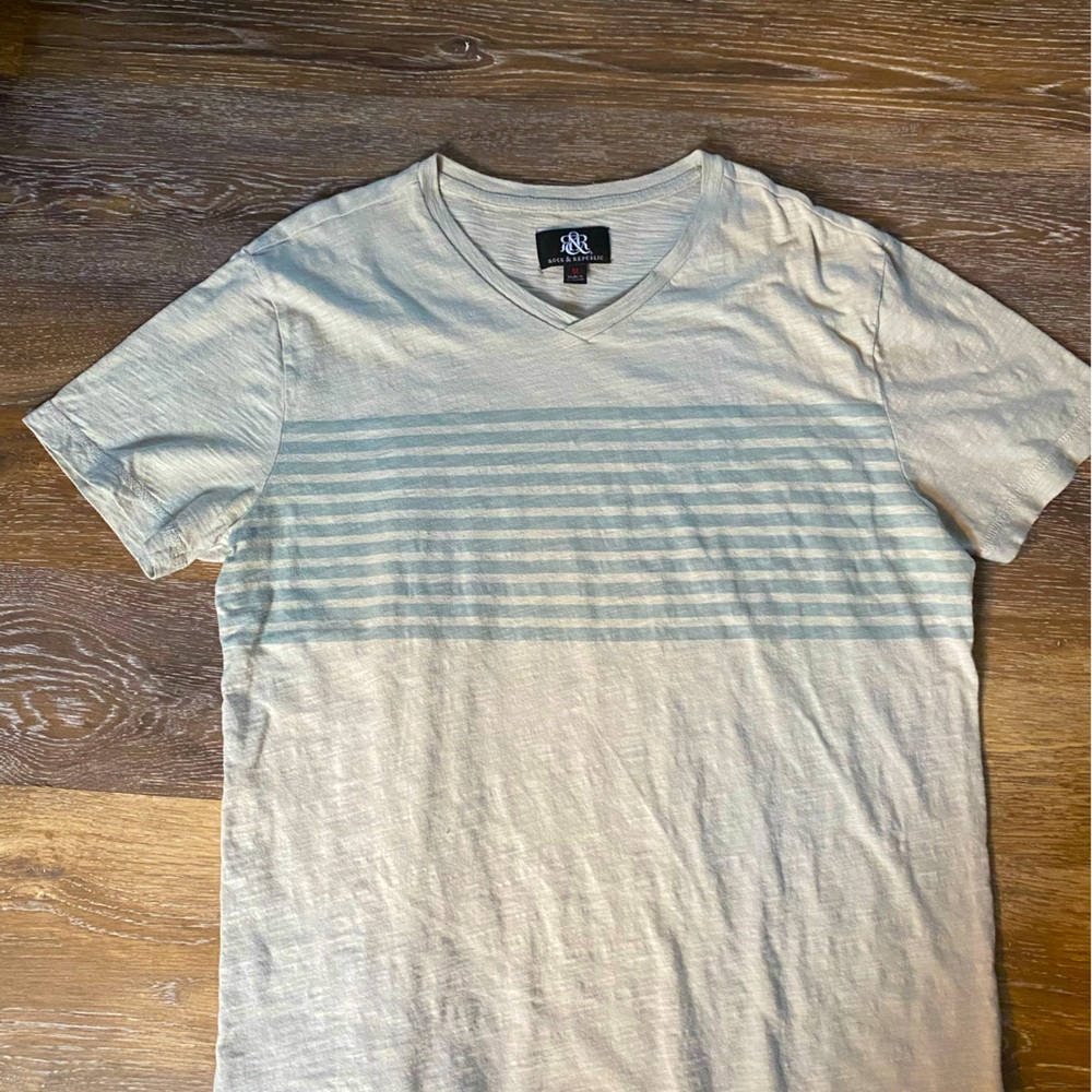 Rock republic size medium green in color